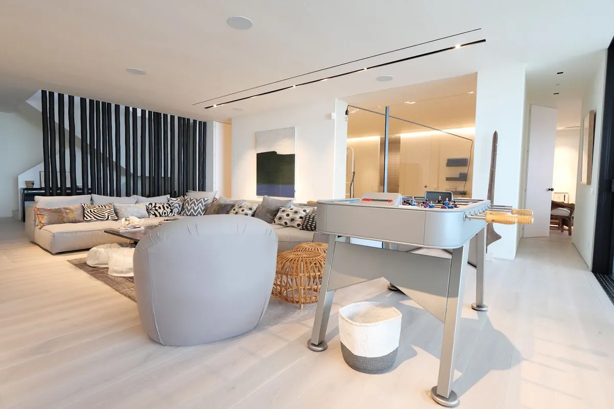 caf9eef3-d96a-4dbf-8f7d-30898616ae86