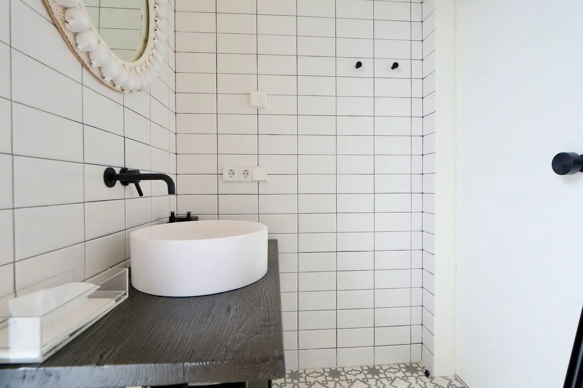 e7c70bb7-2ba5-4330-ade4-7ef28a159af6