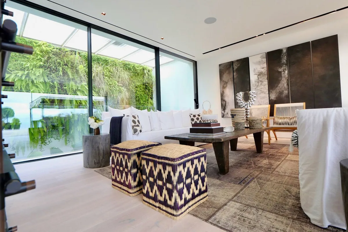 fc4aa9da-d423-42e0-bfe3-c740f6e85584