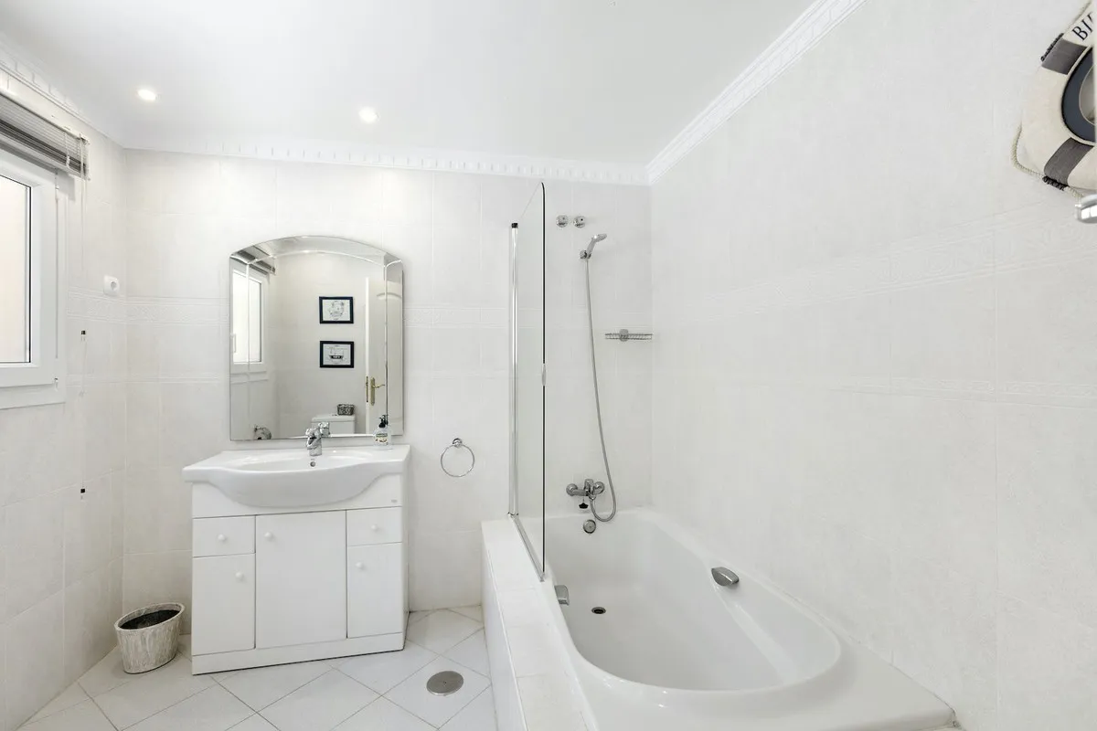 367093e4-cf88-4e4c-88ef-27029f1c23a6