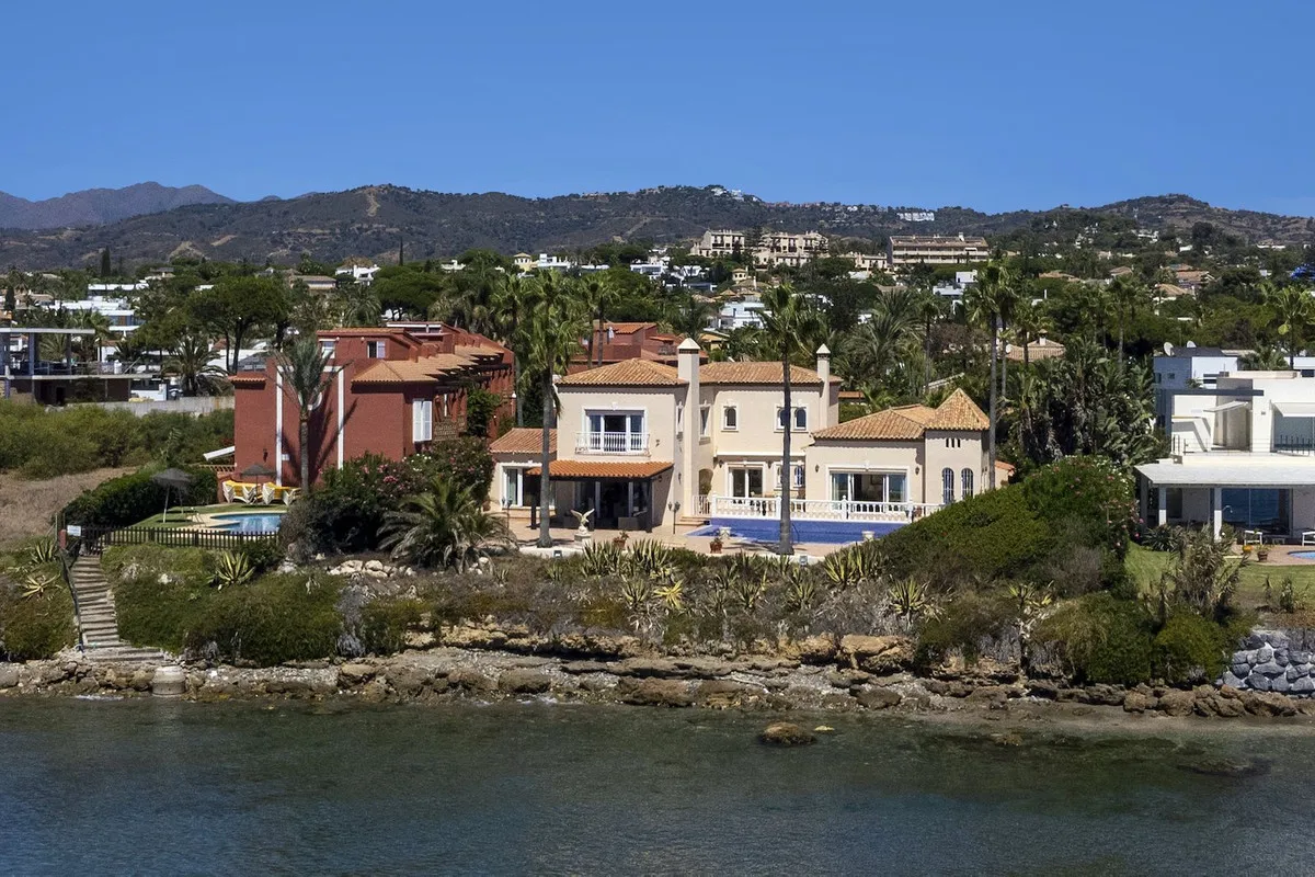 d9b4e5d5-939a-46e7-b675-7309a51eee35