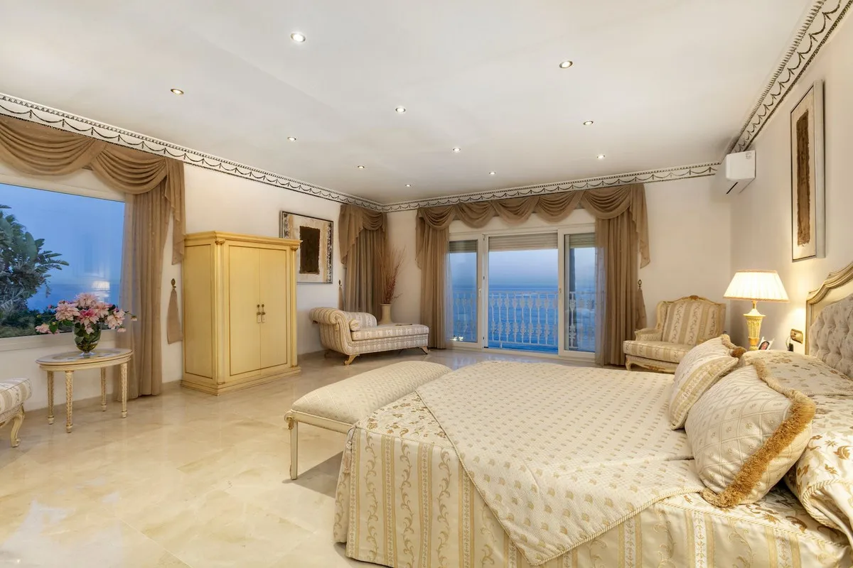 e5e1ddc4-95d2-4839-866a-277a1698cc6e