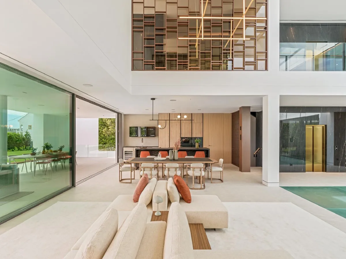 32e7a51f-6327-4125-b2ac-eb3bd51913a1