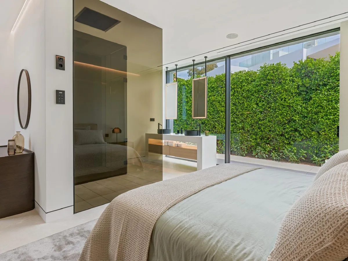 dac4fe3c-8d42-411c-bad1-a829a24625c0