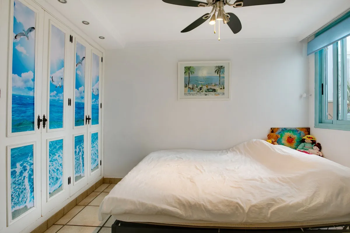 10ea1b64-164d-4d70-94b4-4a815fef9842