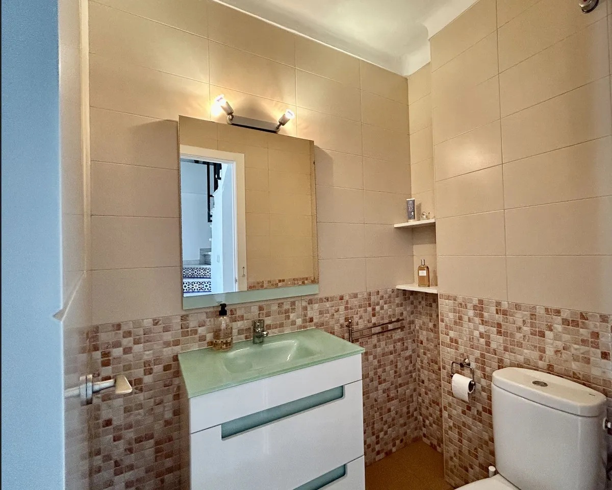 493e749c-d63f-4300-990e-fa8adb1adeb0