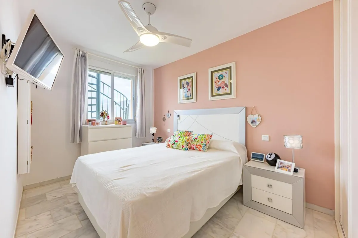 406d49fa-5a60-439b-9d35-8d4979e33c45