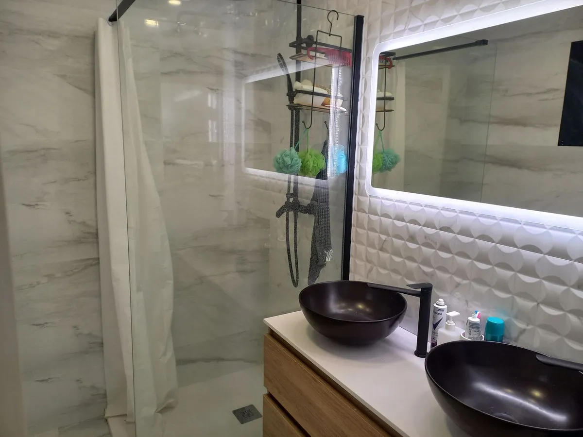 b85328e7-62ee-4803-8b8b-da3c385c2d1f