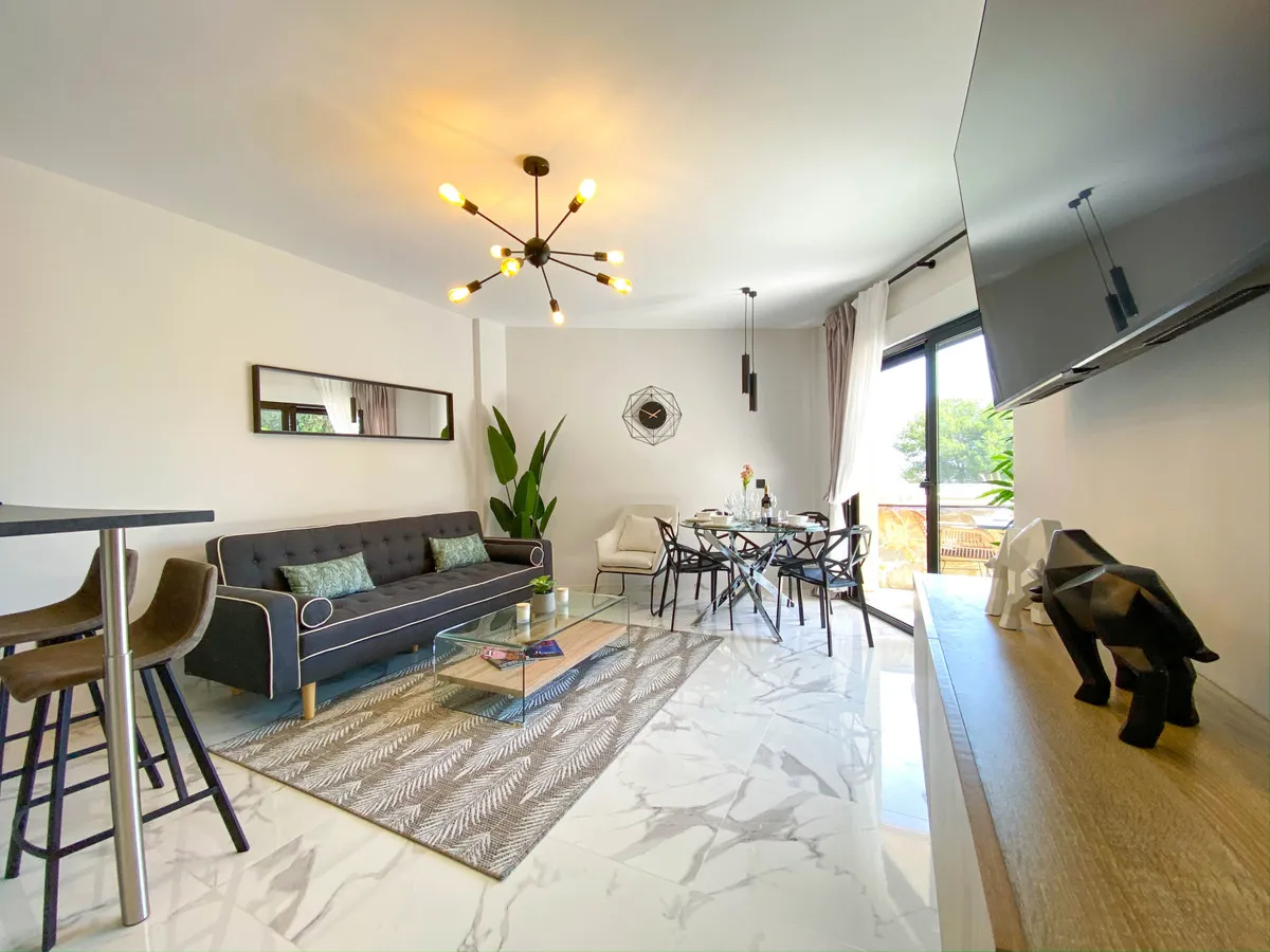 407d7b87-a1b5-453f-afd1-1886b2f64123