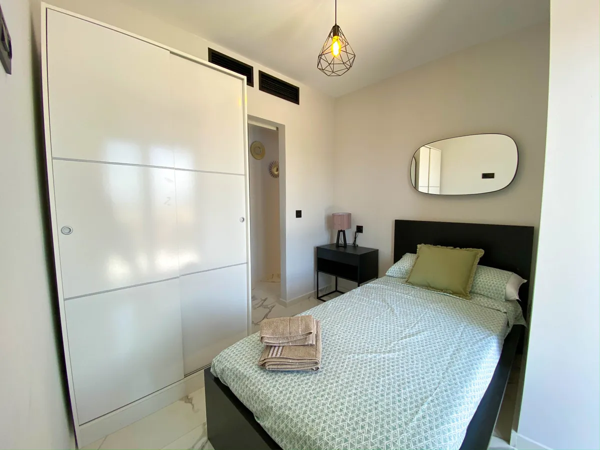 c5a00db7-2654-4cb4-b121-cfaf087deeef