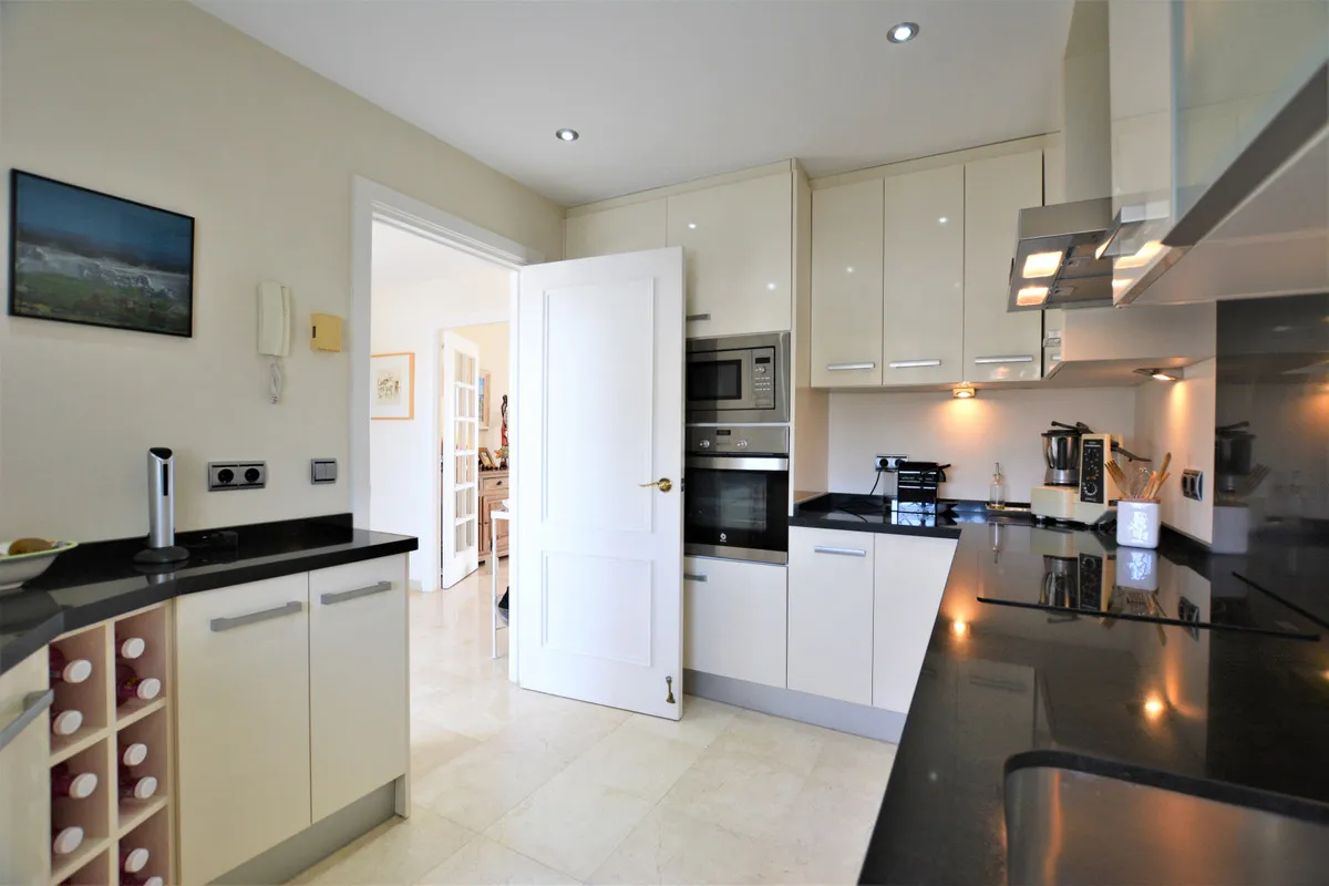 21ad2ca5-ad6a-411f-bc0c-309fc90c67e9