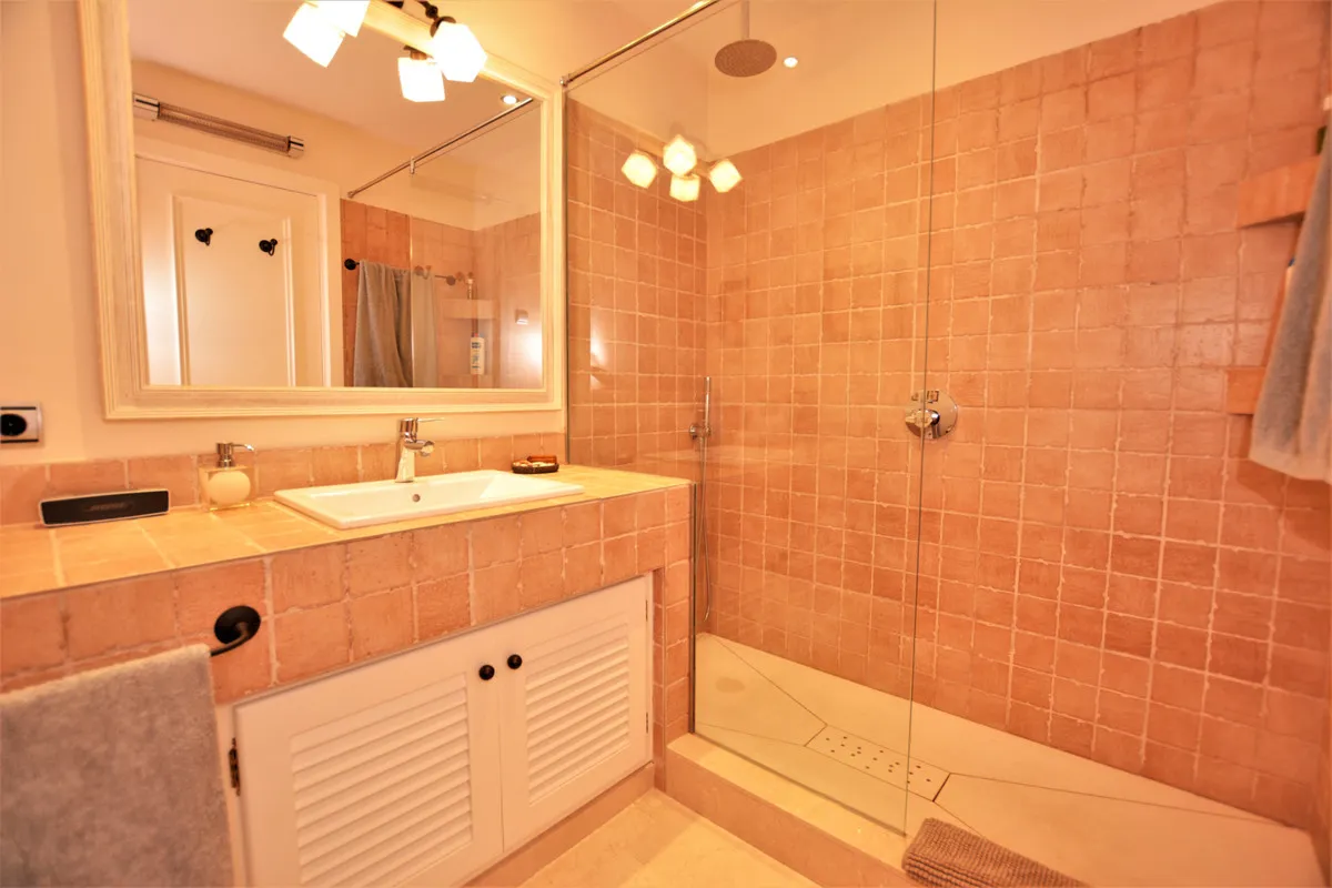 a04b2b41-cb5e-4aa3-b799-1a4d30210a8a