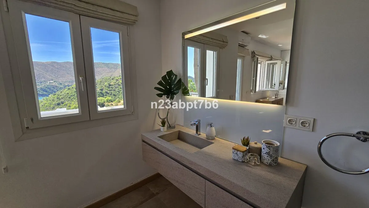 a40f21d5-2e75-4835-97b8-e3a573141d23