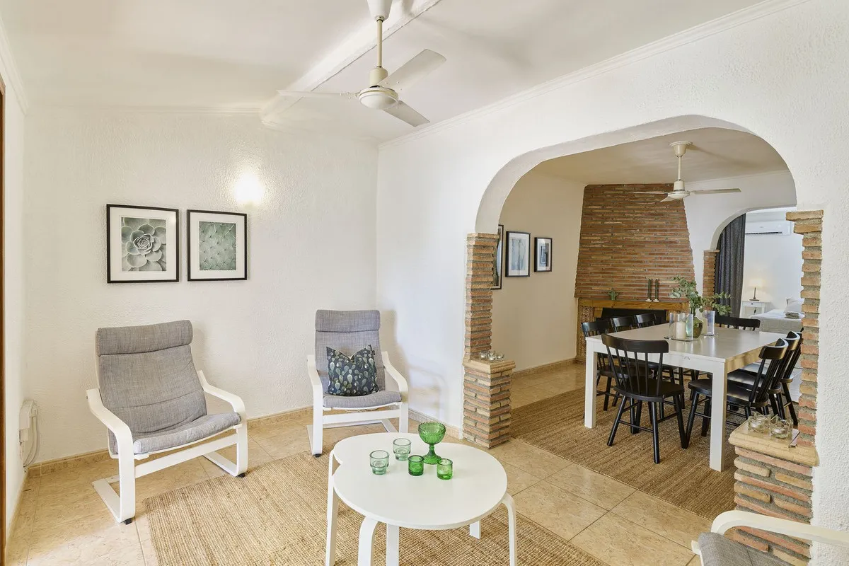 12a08a9f-4ade-498b-b3c0-53f61783204d