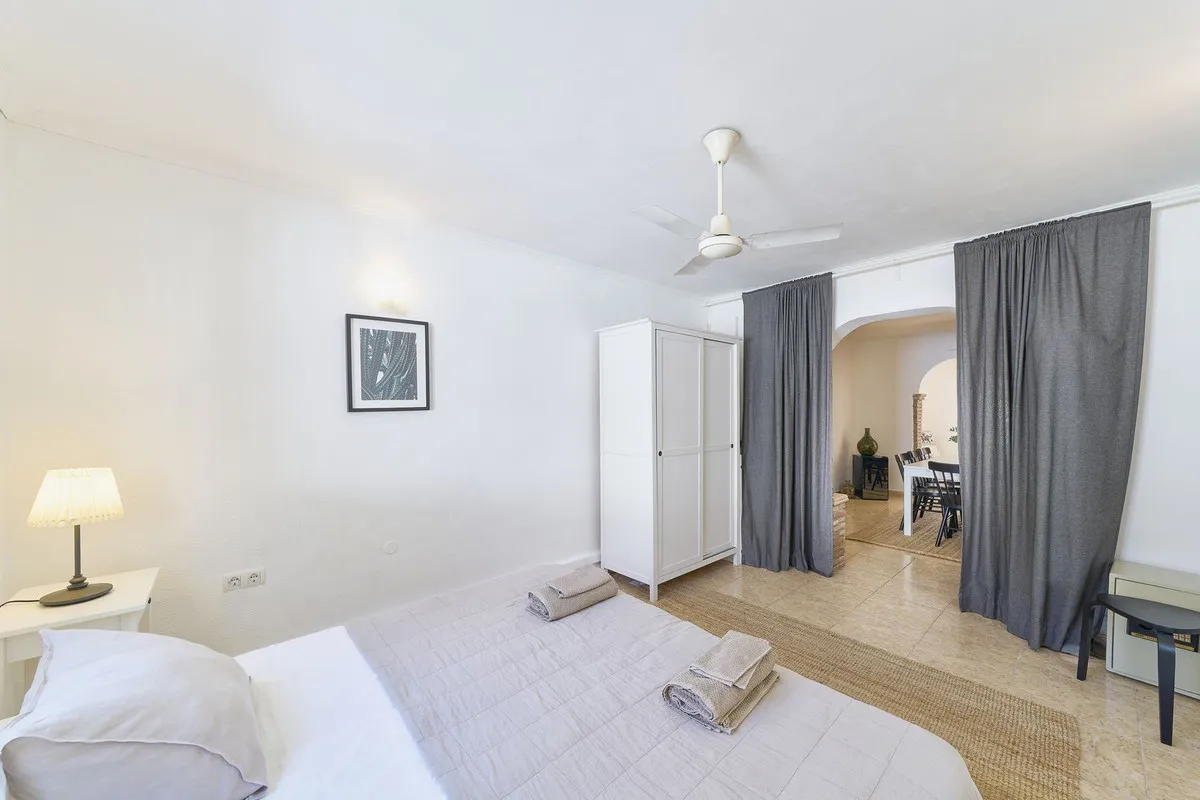 d65cba7a-ad28-41bc-a8bc-6cfddfdac536