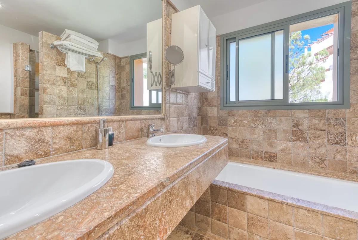 a3d0fb65-fb4a-43b2-a775-82ef087d0370