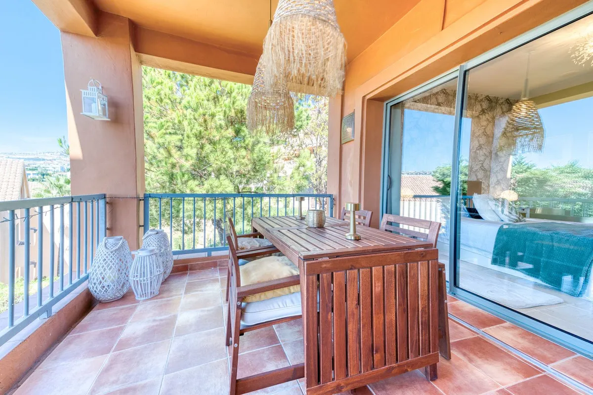 e6b2b09b-0099-4bb8-b51e-7ae9314e92a8