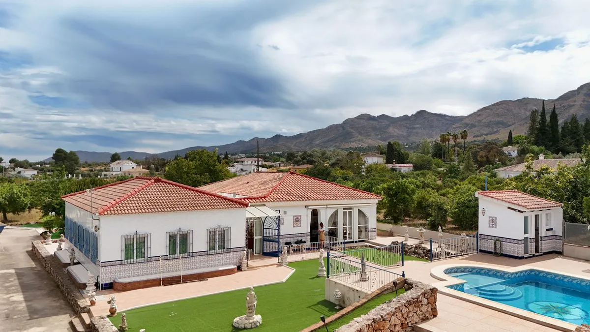 3eb51bfd-f73c-4e74-bc71-6df1e0aaaf01