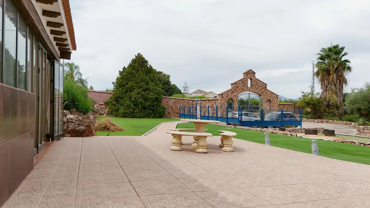 b05bb837-3a99-4a56-bbb3-ddd1cdeaf380