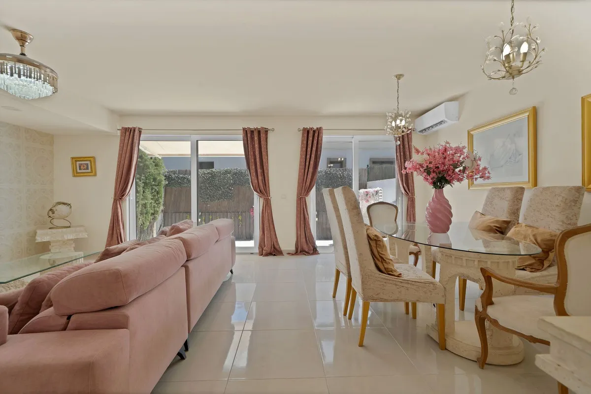 de652e7f-8278-438f-b62e-303882d502bc