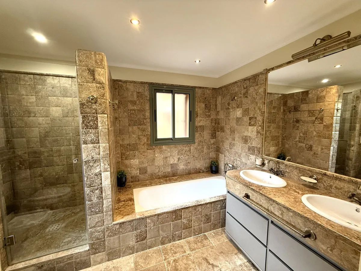 f79570c5-2ecd-4104-b7e1-8563875b0fba