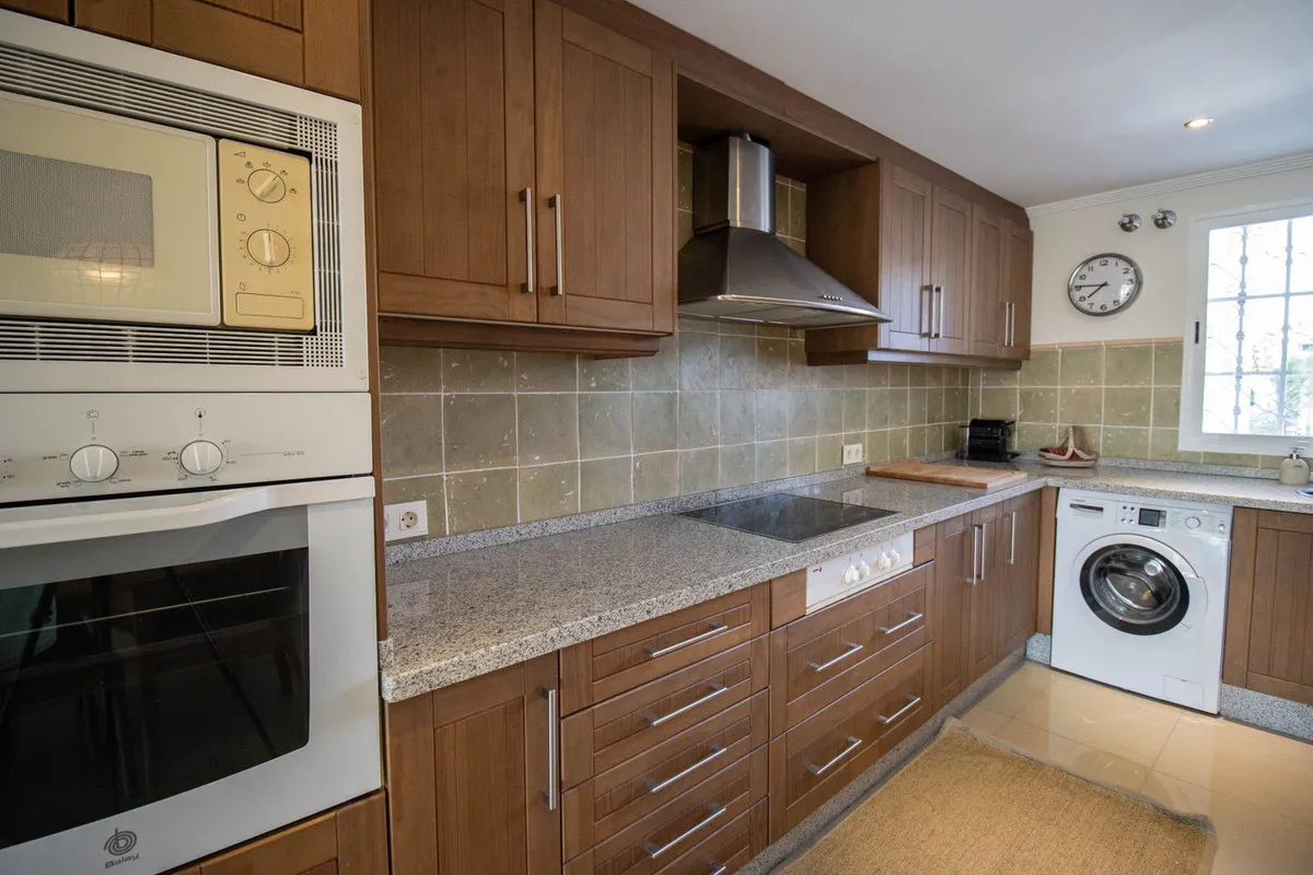 feb8b879-ebd1-47bb-b501-ec5cb235459f