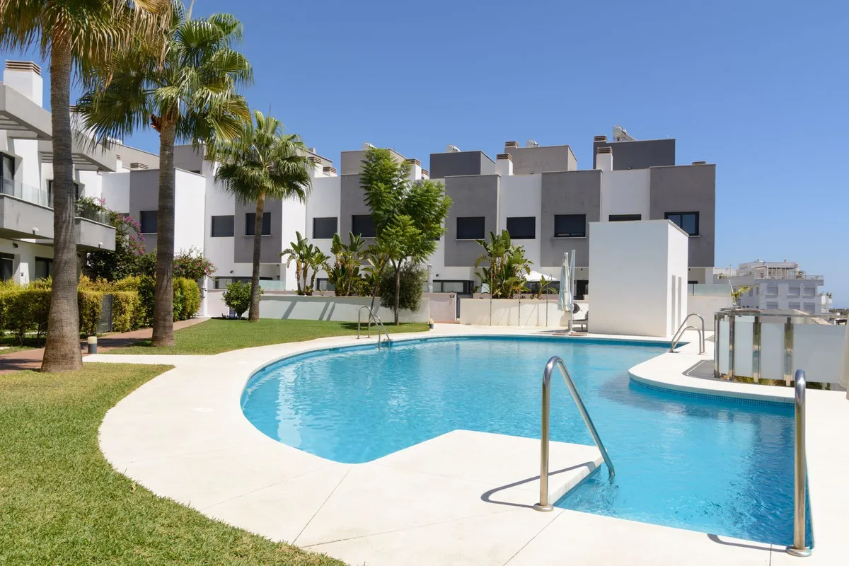 6087829b-278f-42f3-8899-2d606436f898