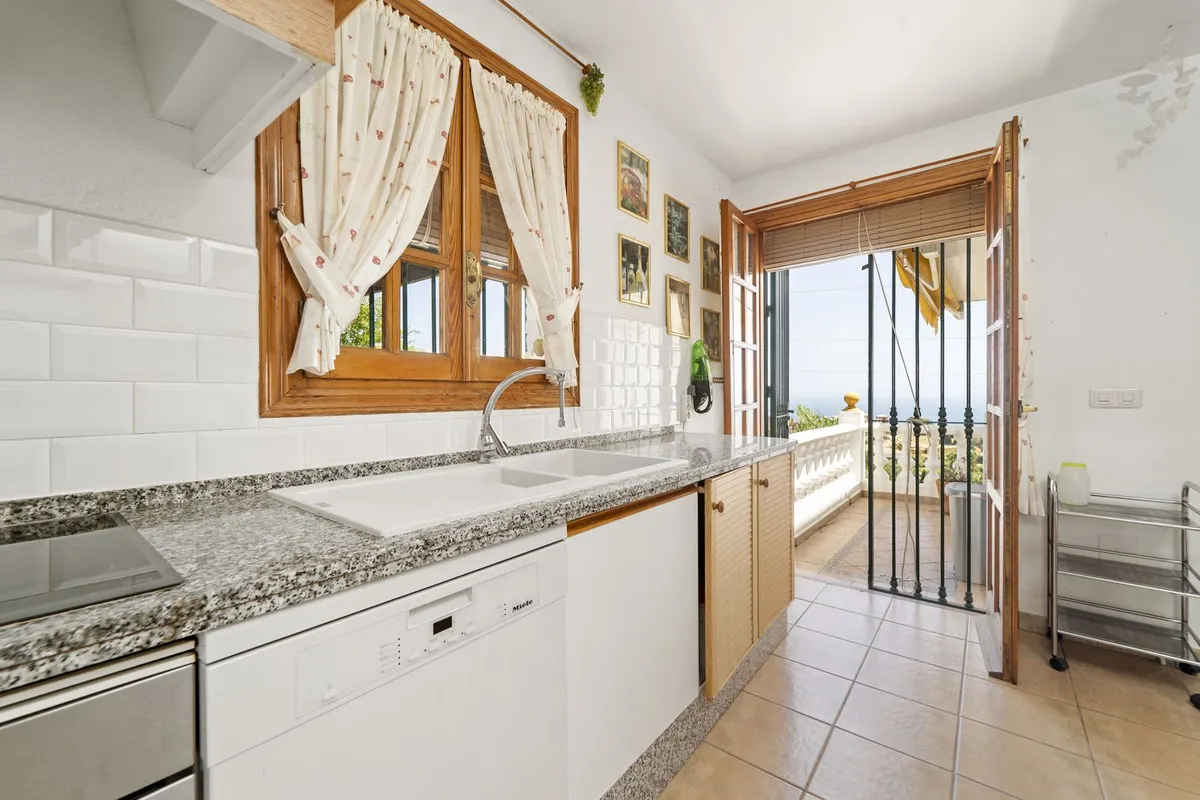 212f3fcd-1392-45b4-bc3b-696be7996db1