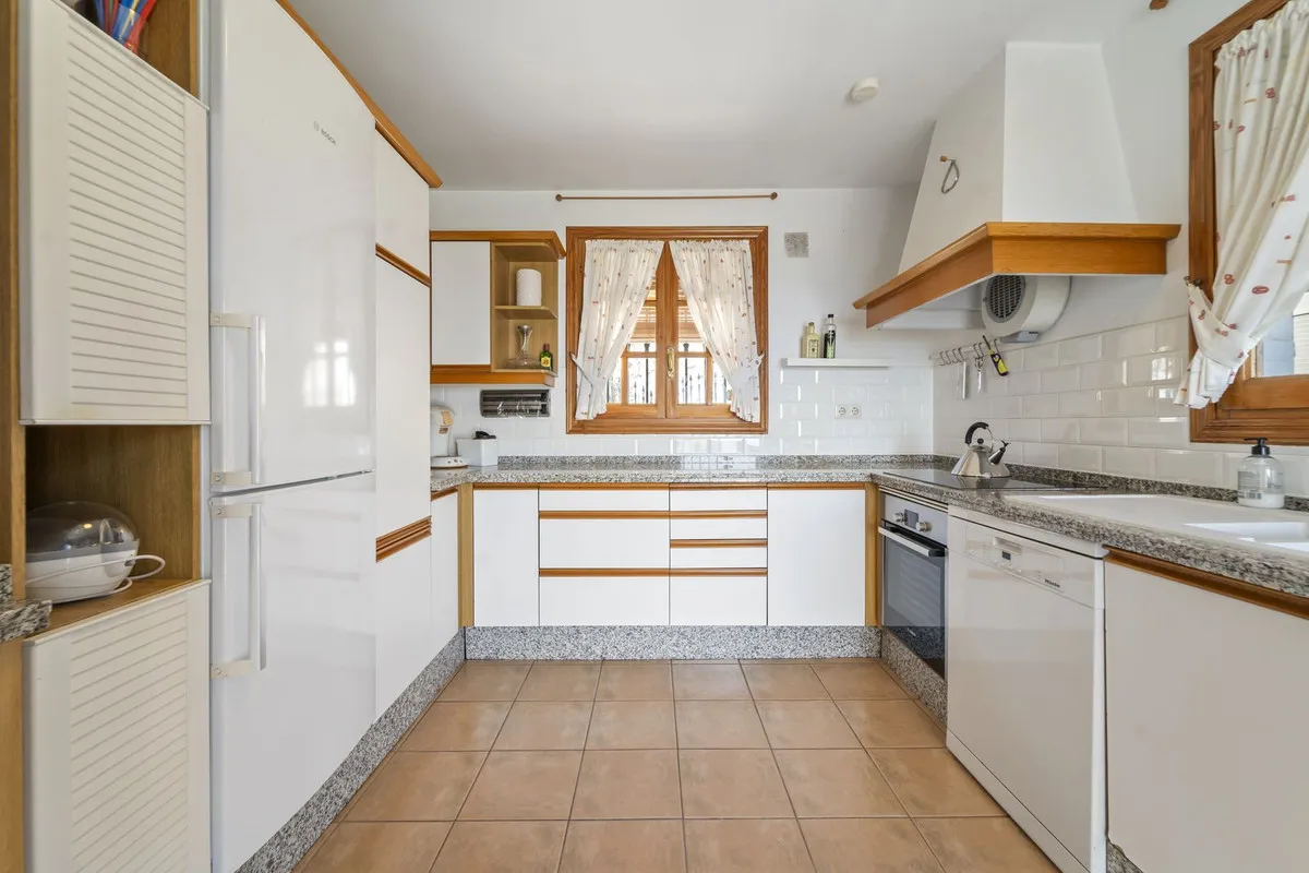 37003b4b-ccb8-4242-b2c8-d597a1f7dbec