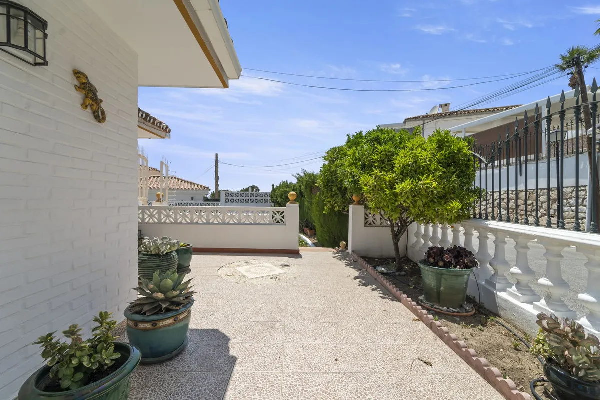 81304aad-899a-434c-8d65-428eb8c625e1