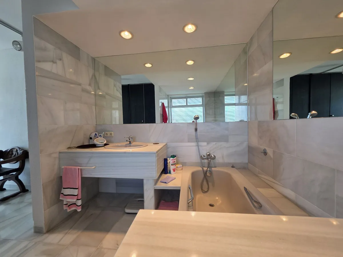 6526f559-a838-433a-bdba-30a3431a9737