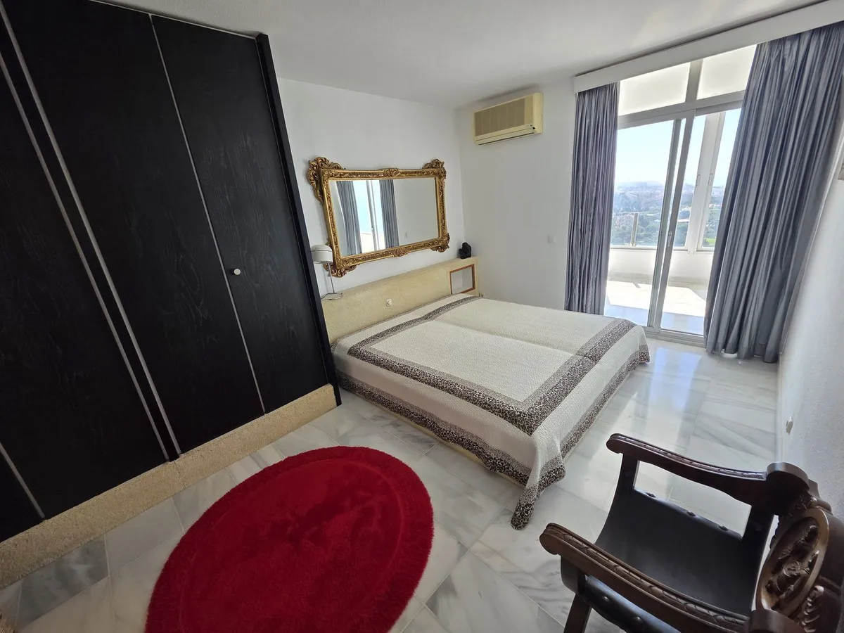 8c3b17db-1e86-4194-8590-a944e14d0d0b