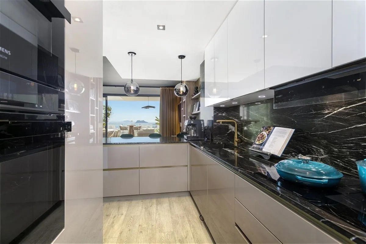 133c5b79-7354-4d3f-967a-fffe1e6903e2