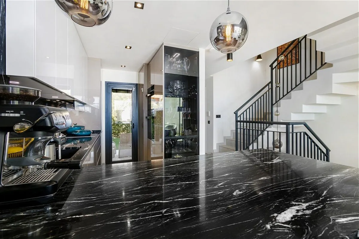 d1372b4b-a9cc-4ffd-b77b-c7e58979f30a