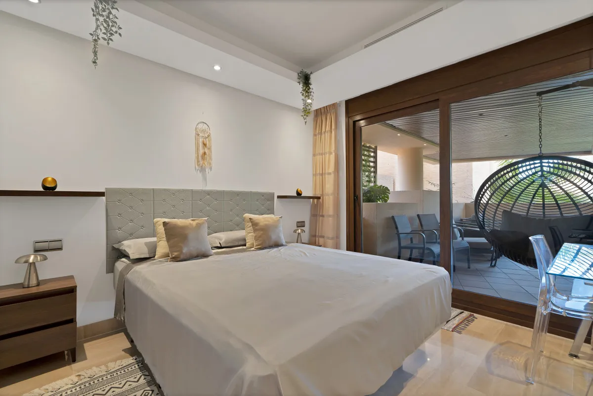 6acff072-e138-47a4-a774-aebcfd85c33c