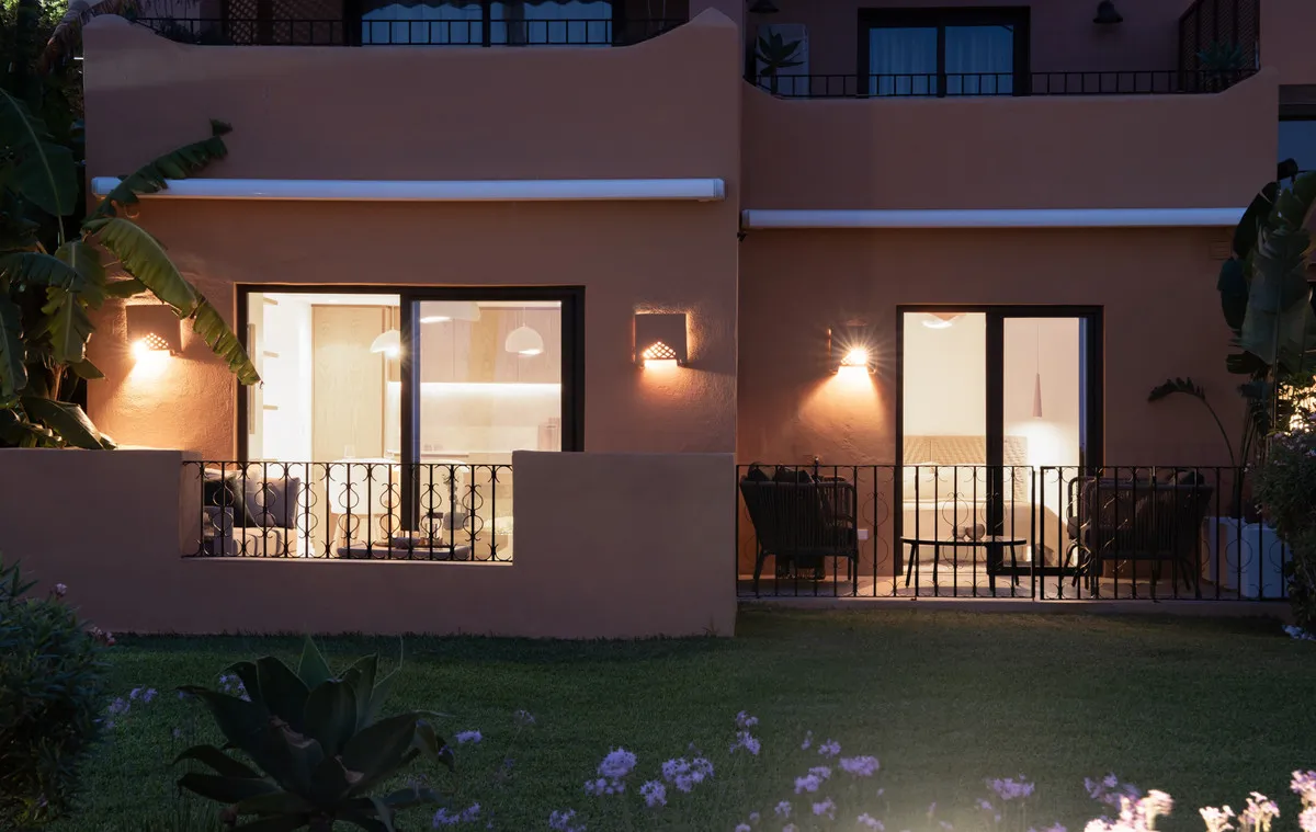 1ebdc5ff-095c-42e6-a280-d909ae497603