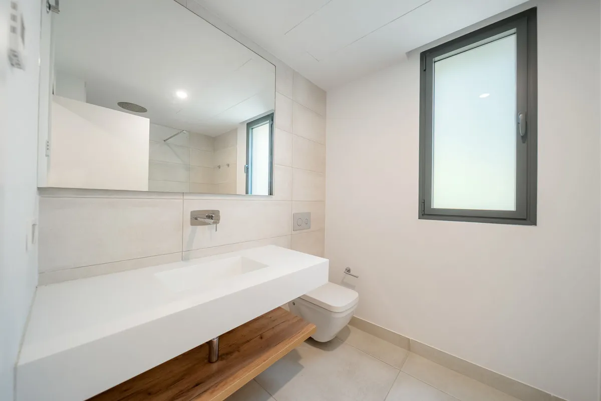 126b2b4a-1593-432f-bca5-99a770c3c340