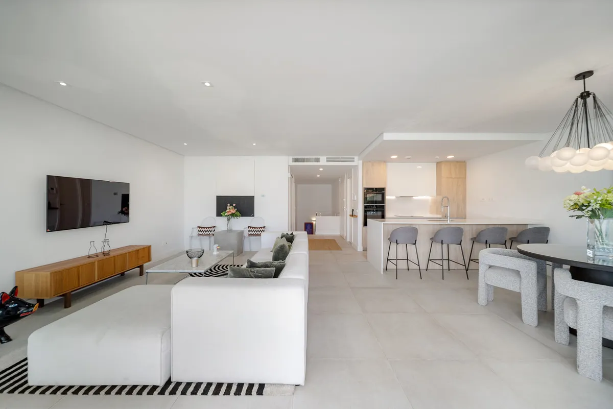 2c706ae8-4869-4df6-81ab-5e769d951bcc