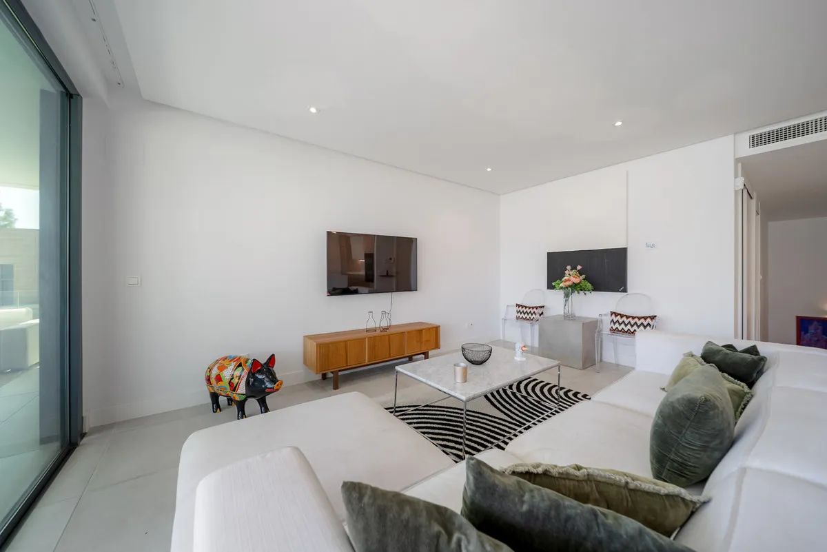 773b51c3-cdcf-46c8-a432-2a19de36db0e