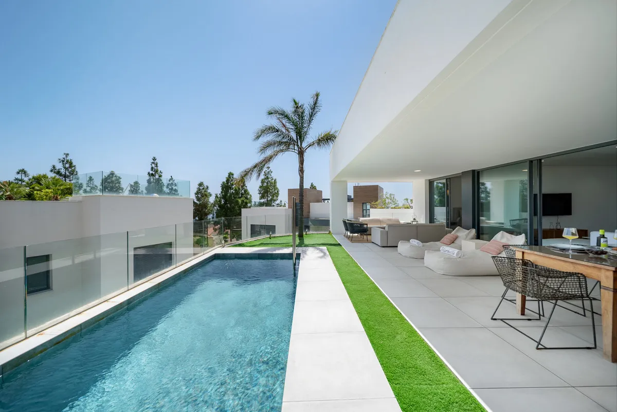 Elegant South-Facing Duplex with Private Pool in Artola Alta