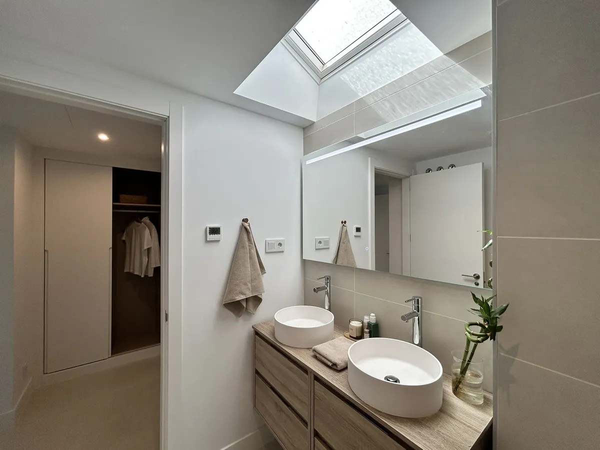 06a3a31d-769a-425d-800a-32cec98207d3