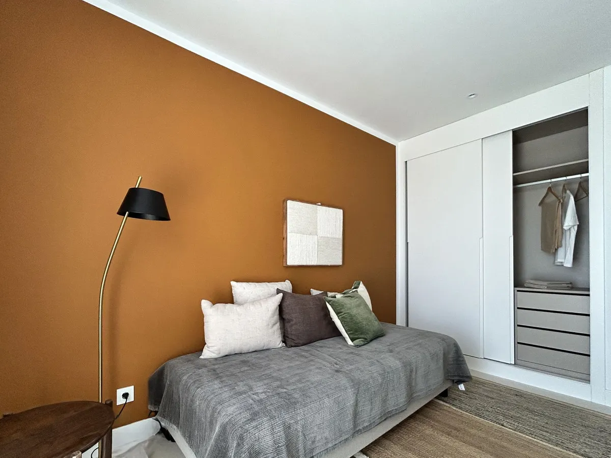 5b7576eb-8b1d-47c0-b2e9-c178b10f8f65