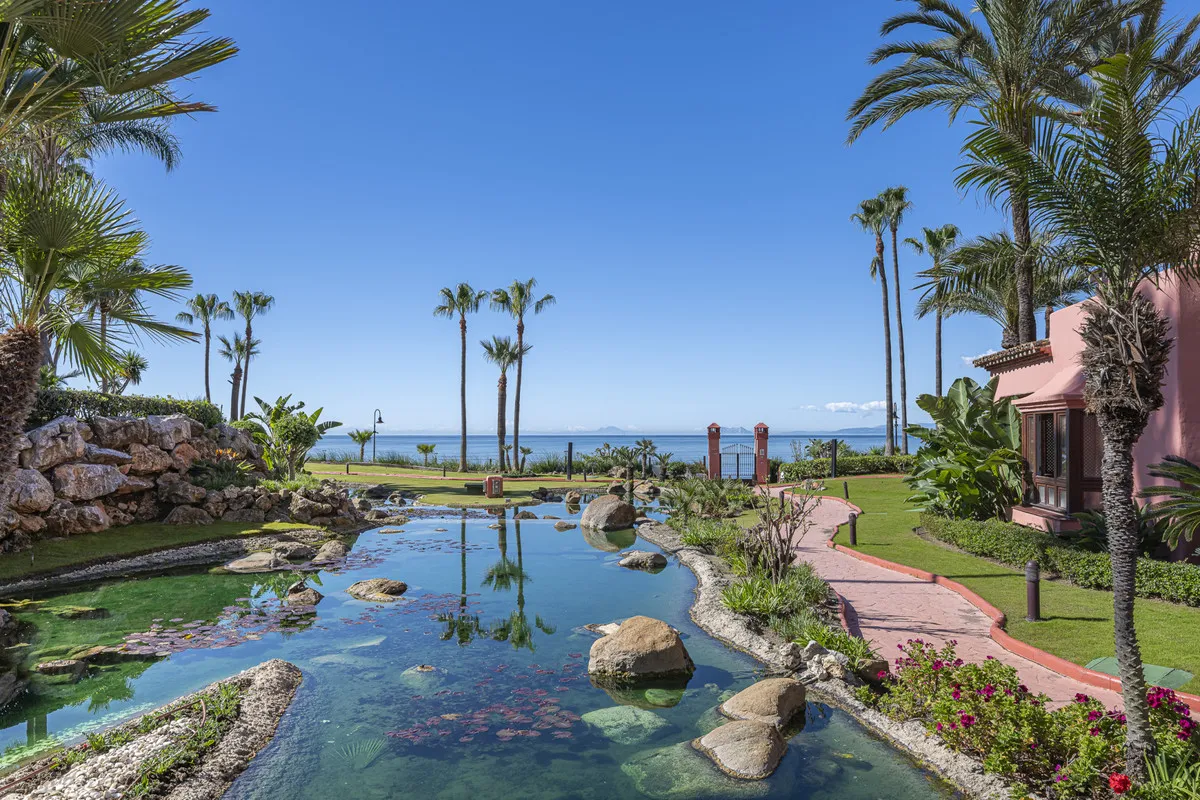 04deb9a4-bb36-45d4-8d36-8c718ba9f956