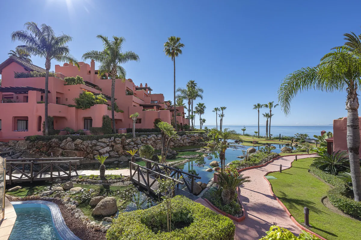 e1f4aae6-bbba-45a0-8184-0738f9171b21