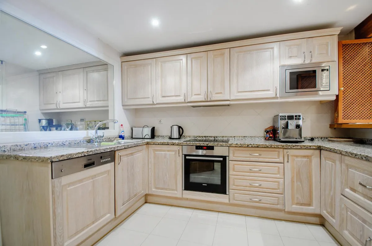 ff0b0a02-b1fd-4242-a50f-267a45695850