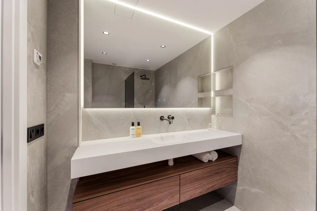 f52a64f4-f798-46b7-98dd-872903ba98cc