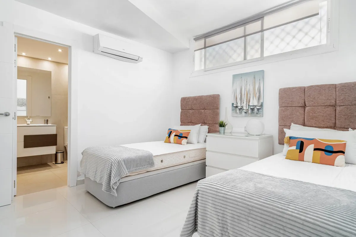 f00271cb-e014-4c1e-b07a-163732a41ac0