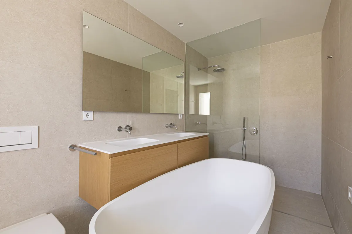 64d5aaae-eecb-4253-bd96-769bfba0e752