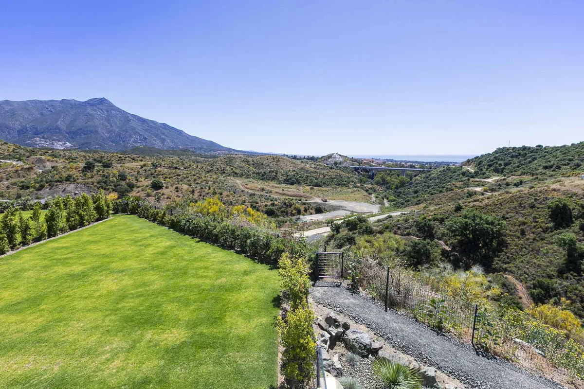 949ecad0-d2e2-4e97-848f-5930d452c837