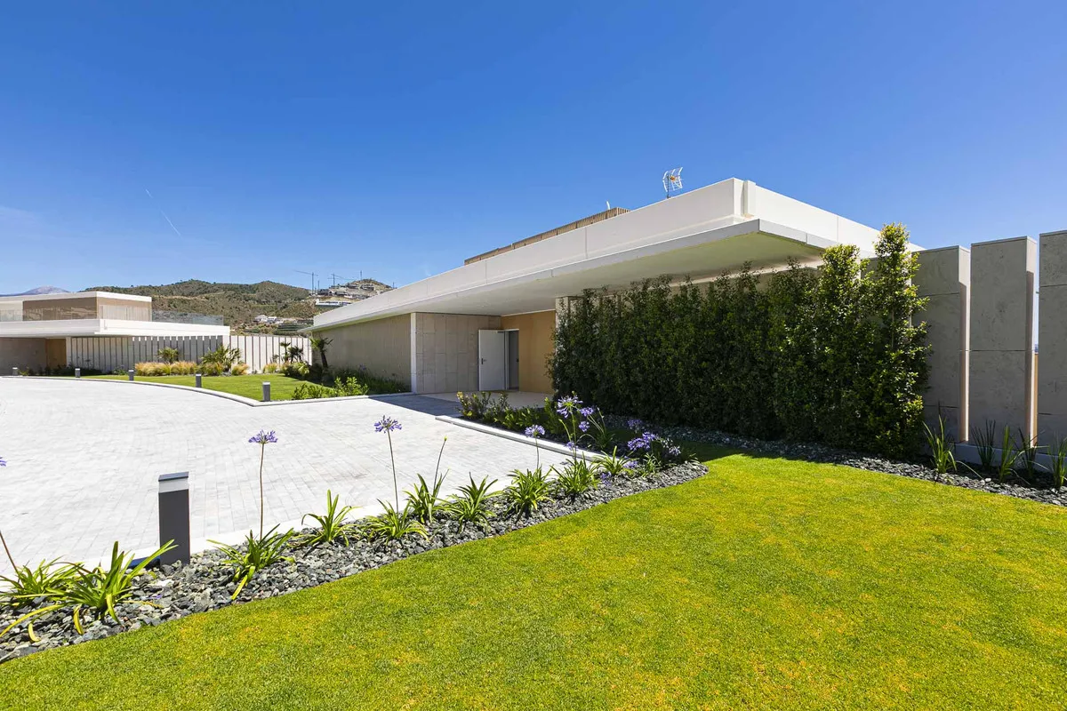 e60f6169-8daa-4fcb-b514-3a1b35aadb5b